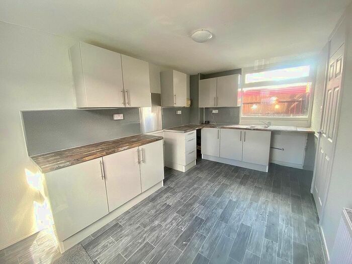 2 Bedroom End Of Terrace House To Rent In Stroud Crescent West, Hull, HU7