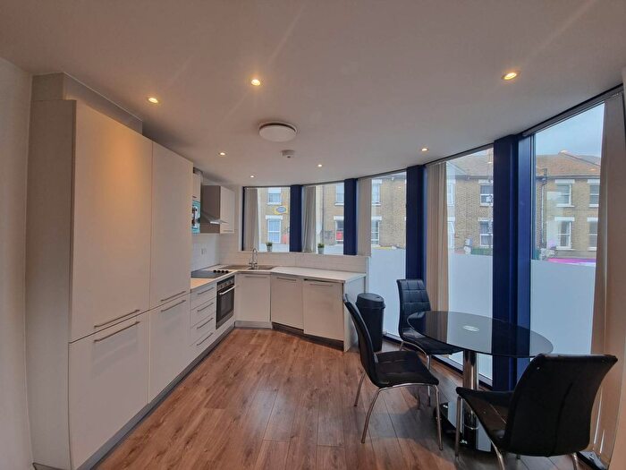 1 Bedroom Flat To Rent In Turnpike Lane, London, N8