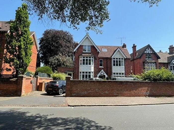 3 Bedroom Flat To Rent In Newnham Road, MK40