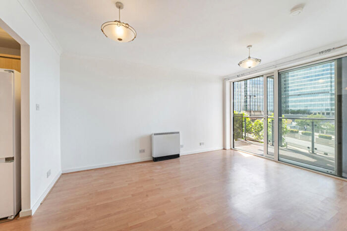 2 Bedroom Flat To Rent In Boardwalk Place, South Quay, E14