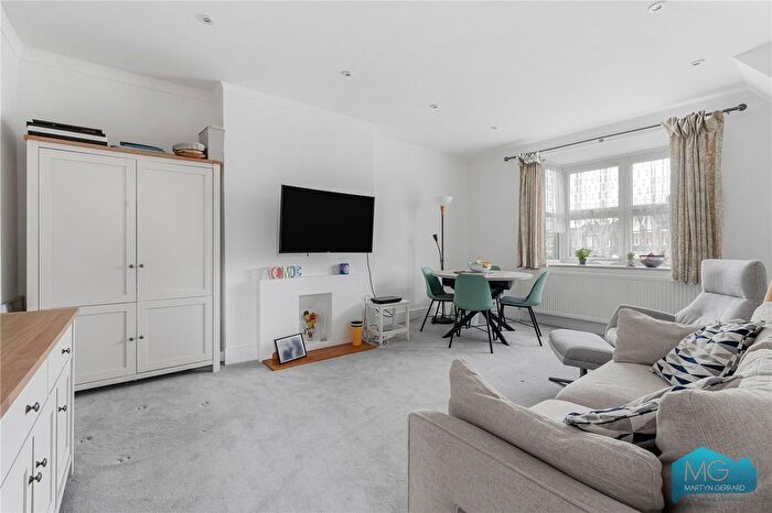 2 Bedroom Flat For Sale In East End Road, London, N2