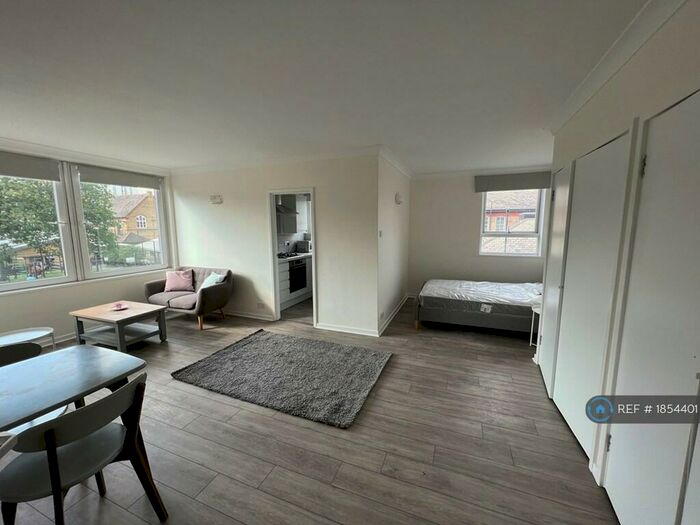 Studio To Rent In Vanbrugh Court, London, SE11