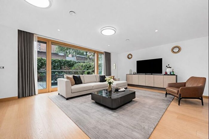 3 Bedroom Flat For Sale In Vicarage Gate House, Kensington, London, W8