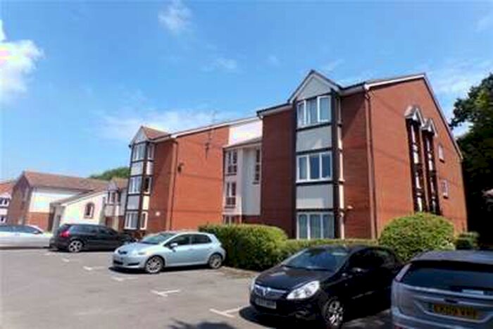1 Bedroom Flat To Rent In Three Bridges, RH10