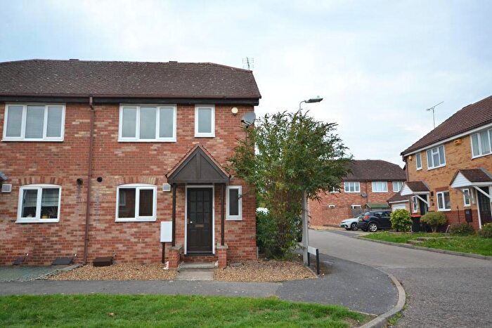 3 Bedroom Semi-Detached House To Rent In Anding Close, Olney, Buckinghamshire, MK46
