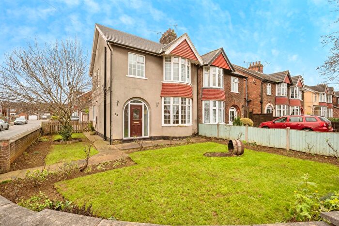 3 Bedroom Semi Detached House For Sale In Cliff Gardens, Scunthorpe, DN15