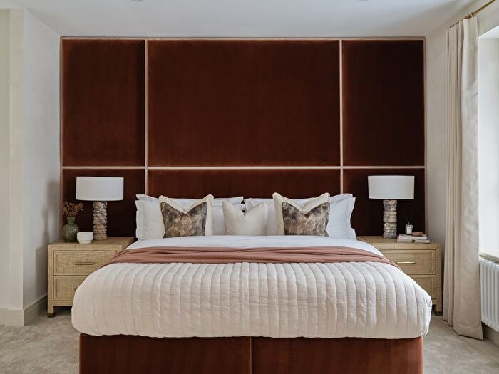 3 Bedroom Detached House For Sale In Bicknell Way, London, SW17