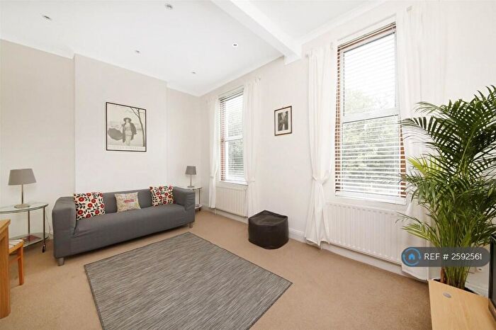 2 Bedroom Flat To Rent In Rosendale Road, London, SE21
