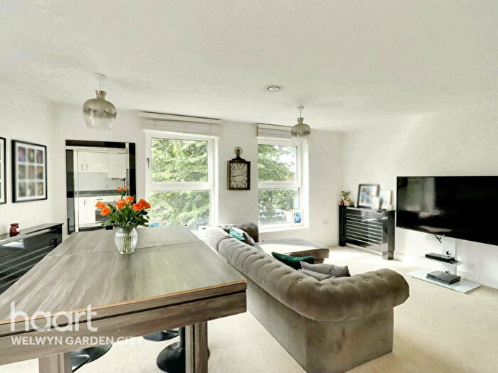 2 Bedroom Apartment For Sale In Bridge Road East, Welwyn Garden City, AL7