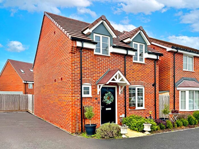 3 Bedroom Detached House For Sale In Geranium Croft, Biggleswade, SG18