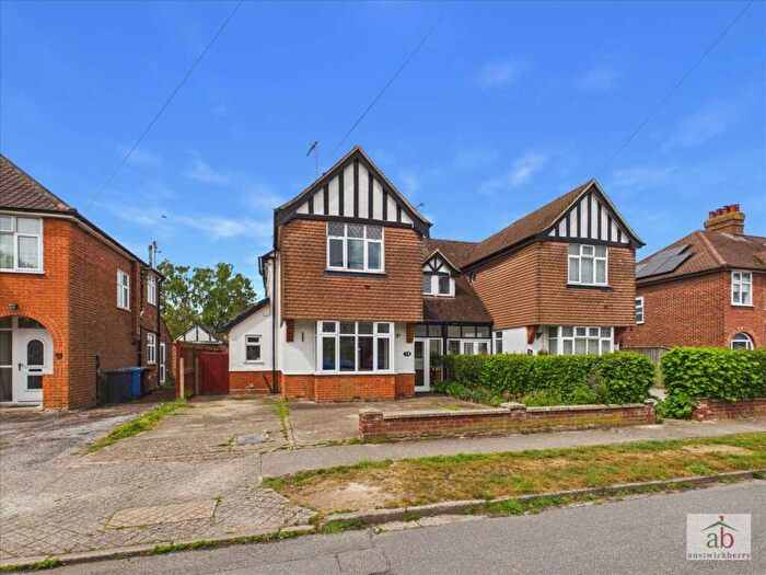 4 Bedroom Semi Detached House For Sale In Glenavon Road, Ipswich, IP4
