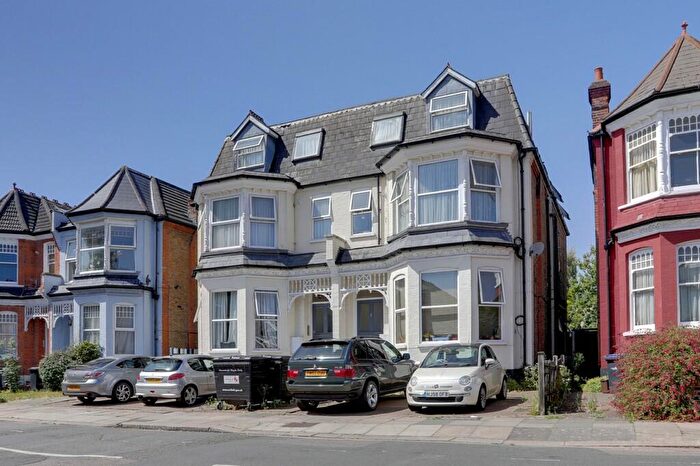 1 Bedroom Apartment To Rent In Haslemere Road, Winchmore Hill, N21