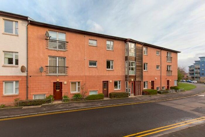 3 Bedroom Flat To Rent In Willowbrae Road, Willowbrae, Edinburgh, EH8