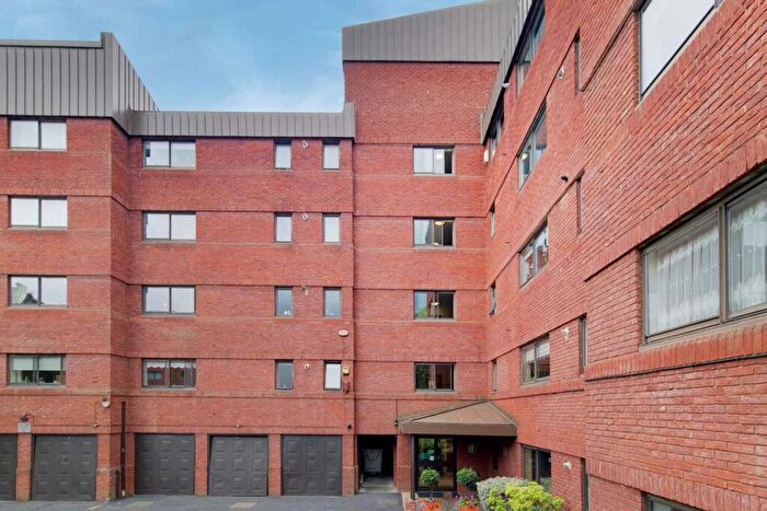 2 Bedroom Apartment To Rent In Spencer Close, Finchley, N3