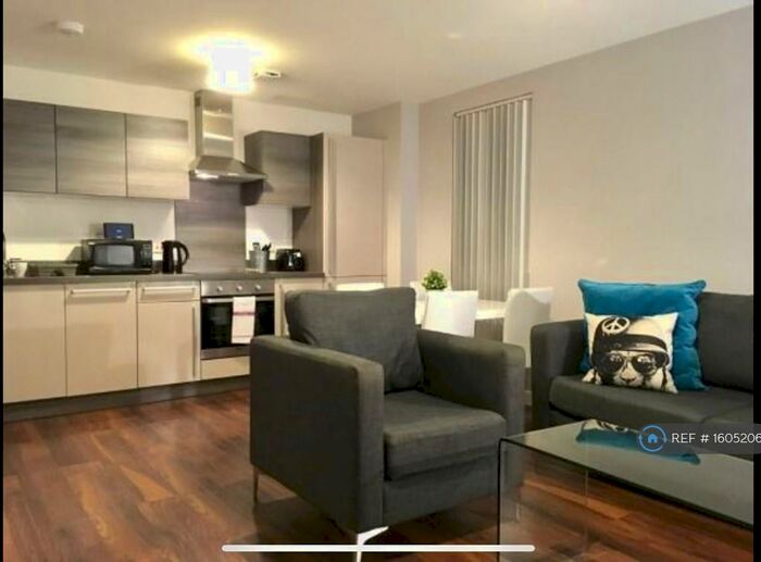 2 Bedroom Flat To Rent In The Riverside, Manchester, M5
