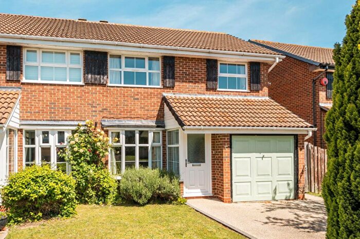3 Bedroom Semi-Detached House For Sale In Oakmeadow Close, Emsworth, PO10