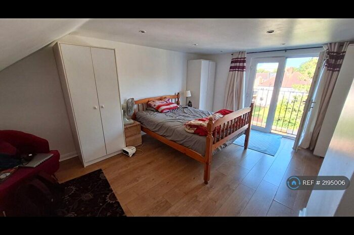 2 Bedroom Flat To Rent In Warwick Road, Sutton, SM1