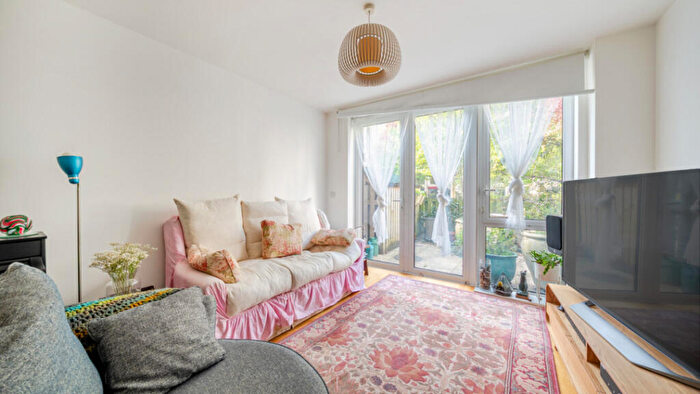 3 Bedroom Property For Sale In Miller House, Beaufort Gardens, Stepney, E1