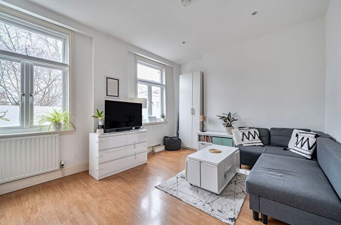 1 Bedroom Flat For Sale In Axminster Road, London, N7