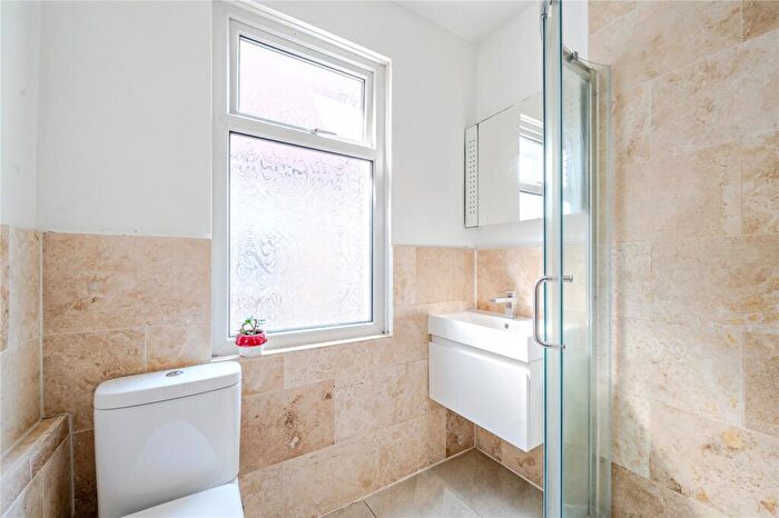 2 Bedroom Apartment For Sale In Warren Road, London, E10