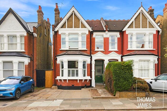2 Bedroom Maisonette For Sale In Old Park Road, London, N13