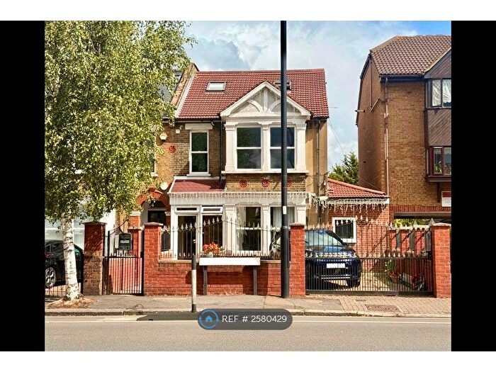 2 Bedroom Flat To Rent In Hertford Road, Enfield, EN3