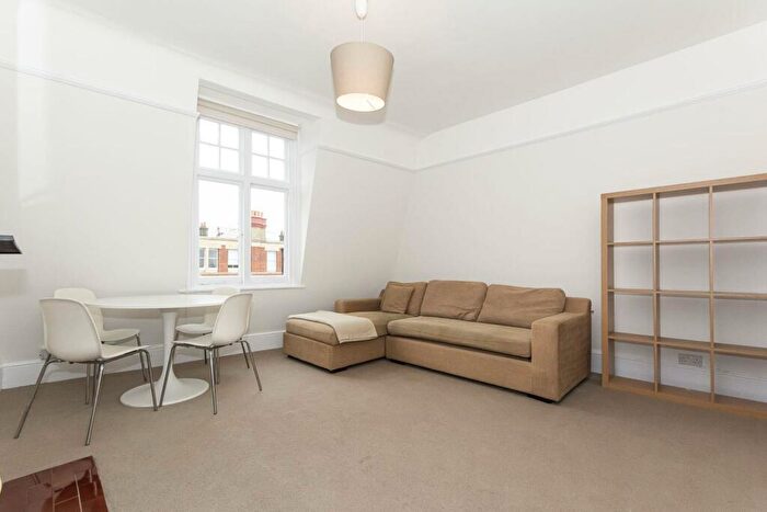 1 Bedroom Flat To Rent In Primrose Mansions, Prince Of Wales Drive, SW11