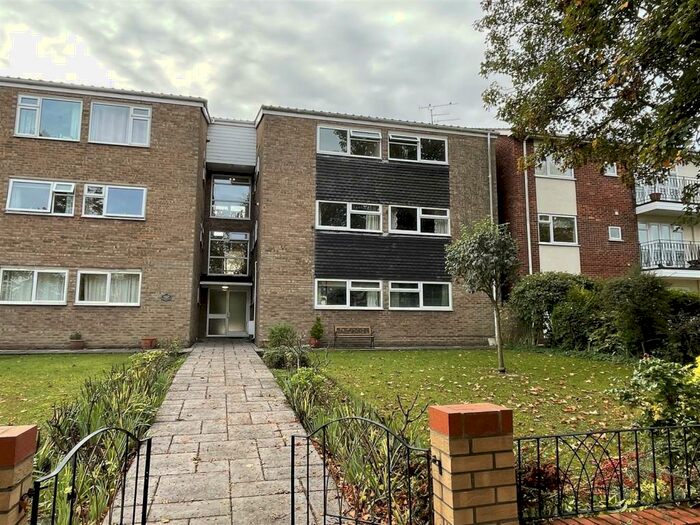 3 Bedroom Flat To Rent In Glenwood Court, Newmarket, CB8