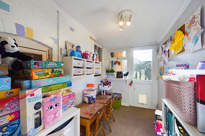 3 Bedroom Terraced House For Sale In Vicarage Road, Thetford, IP24