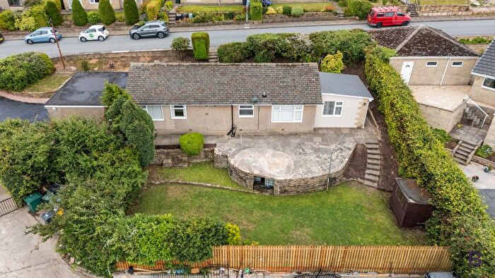 3 Bedroom Detached House For Sale In Snape Drive, Bradford, BD7