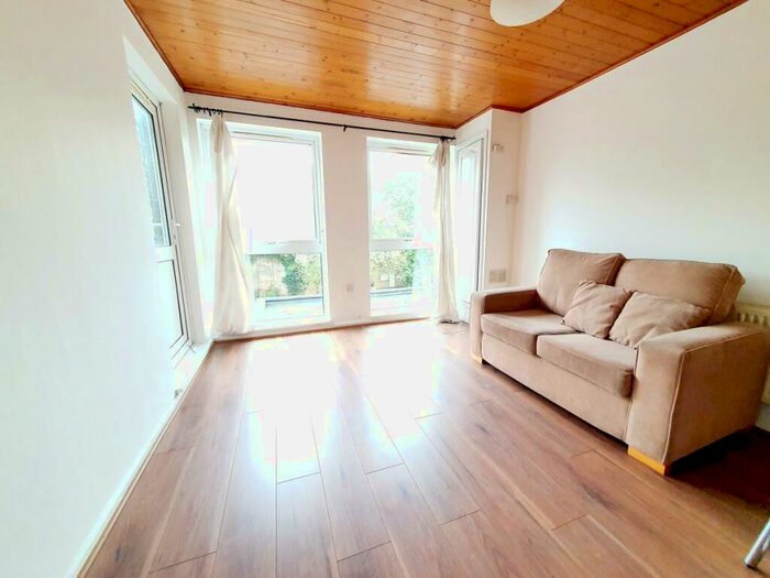 2 Bedroom Flat To Rent In Elia Street, Islington, N1