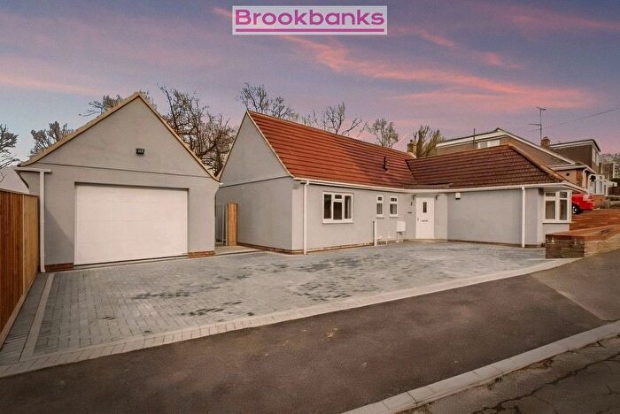 4 Bedroom Bungalow To Rent In Hever Avenue, West Kingsdown, TN15