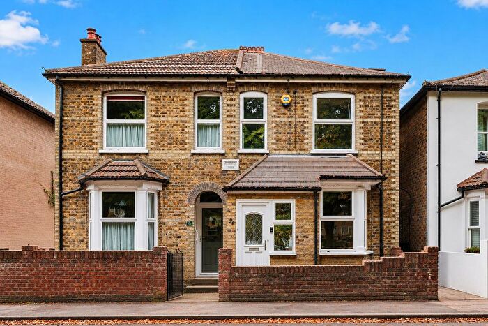 3 Bedroom Semi-Detached House For Sale In Colham Avenue, Yiewsley, West Drayton, UB7