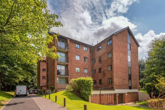 3 Bedroom Flat To Rent In Campion Close, South Croydon, Croydon, CR0