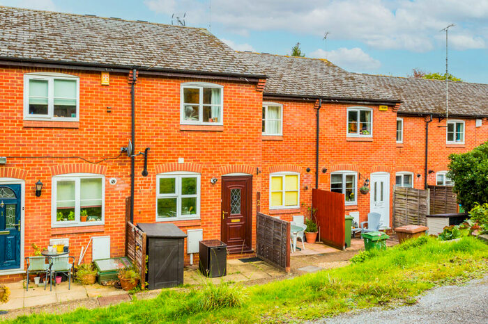2 Bedroom Cottage To Rent In Chestnut Cottages, Buckingham, MK18