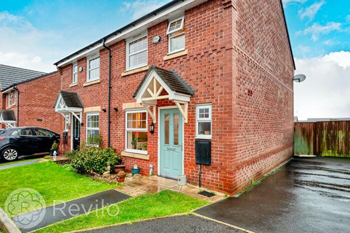 3 Bedroom Semi Detached House For Sale In Dairy House Close, Rochdale, OL16