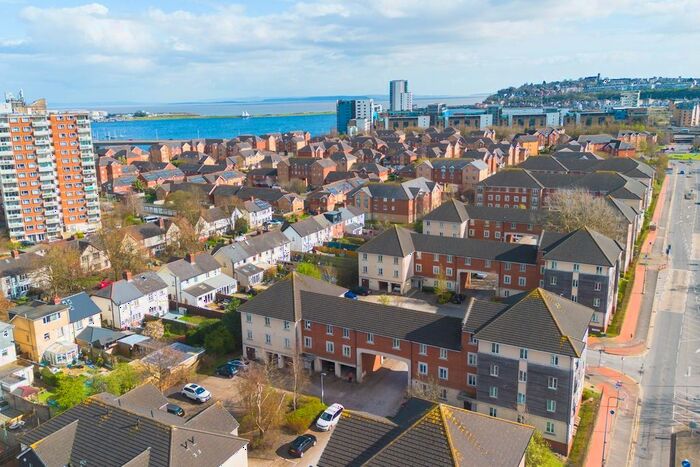 2 Bedroom Flat For Sale In Ffordd James Mcghan, Cardiff Bay, CF11