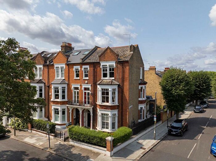 3 Bedroom Flat For Sale In Clapham Common West Side, Clapham, SW4
