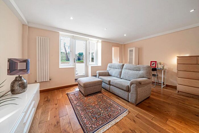 1 Bedroom Flat For Sale In Larkhall Rise, Clapham, London, SW4