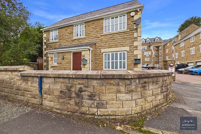 3 Bedroom Property For Sale In Cinnamon Brow, Upholland, WN8