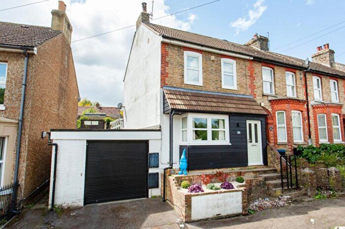 3 Bedroom End Of Terrace House For Sale In River Street, Dover, Kent, CT17