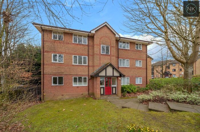 1 Bedroom Flat To Rent In Woodland Grove, Epping, Essex, CM16