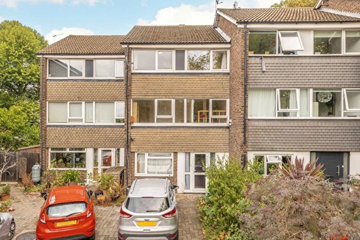 3 Bedroom Property To Rent In Beaulieu Close, Camberwell, SE5