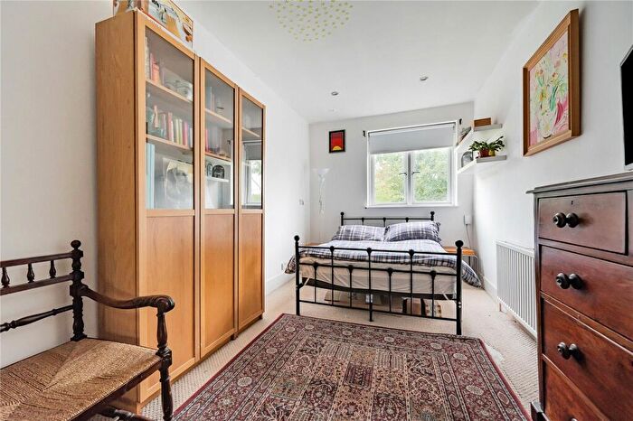 5 Bedroom Semi-Detached House For Sale In Lakeside Road, Palmers Green, London, N13