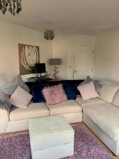 2 Bedroom Flat To Rent In Broadlands Gardens, Pudsey, LS28