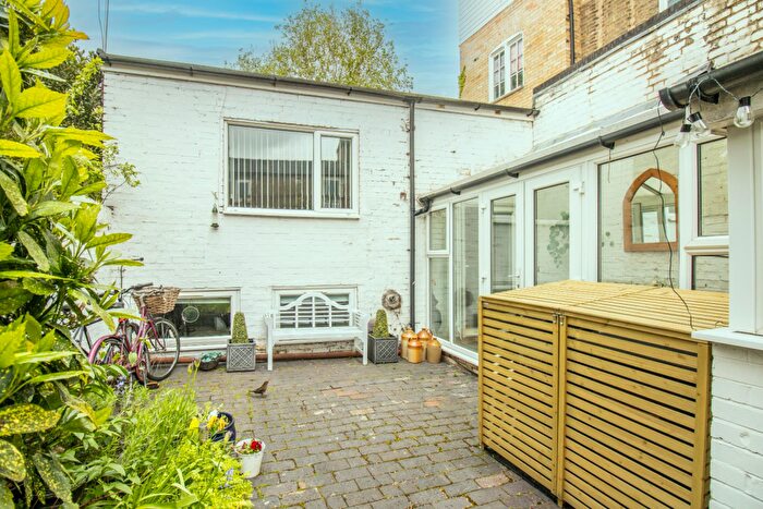 1 Bedroom Semi Detached House To Rent In City Road, Cambridge, CB1