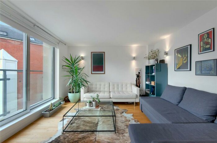 2 Bedroom Apartment To Rent In Enfield Road, London, N1