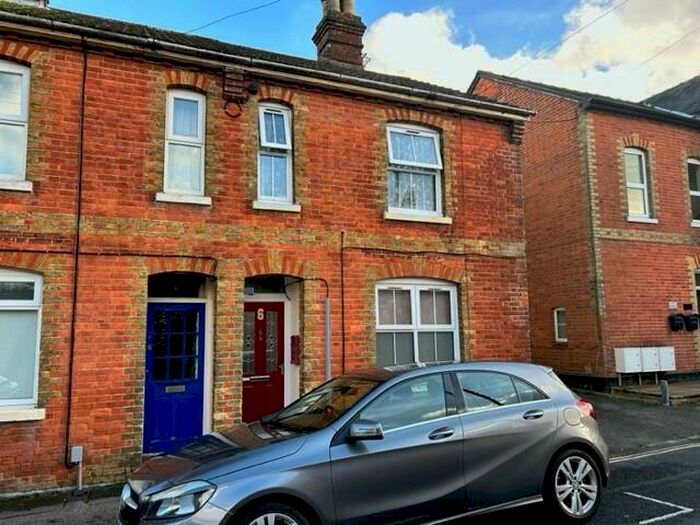 1 Bedroom Flat To Rent In Jubilee Road, RG21
