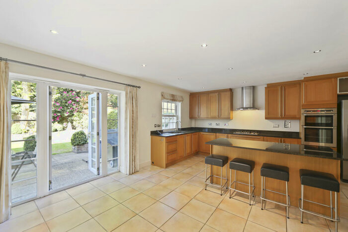 4 Bedroom House To Rent In Hanger Hill, Weybridge, KT13