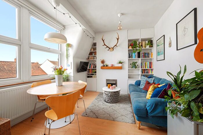 2 Bedroom Flat To Rent In Haydons Road, London, SW19